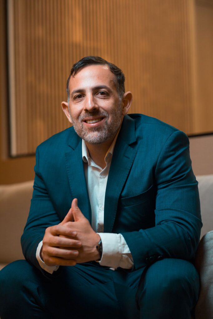 Retrato de Cleyton Guruba, mentor de negócios para empresários contábeis